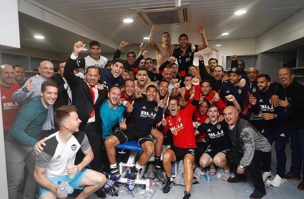 El Valencia celebra la clasificación para la Champions.